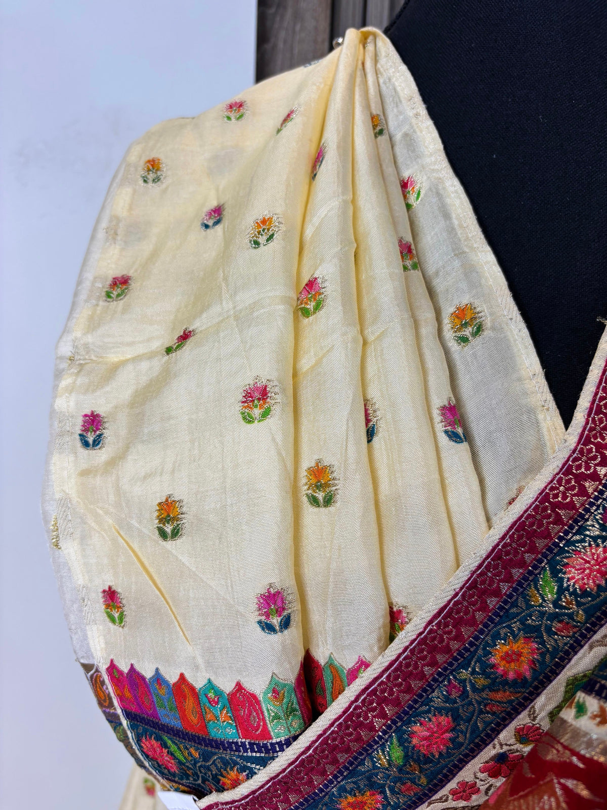 Cream Kashmiri Jamawar Kani Hand Woven Silk Saree
