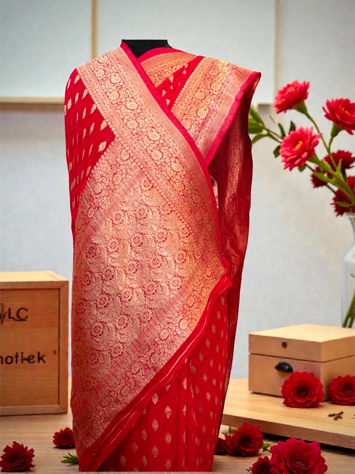Red Khaddi Georgette Kadwa Butta Banarasi Saree-
