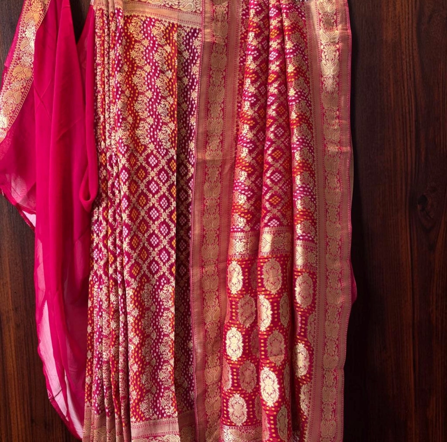 Pure Viscose Khaddi Georgette Gharchola Neemzari Saree- Rani Pink